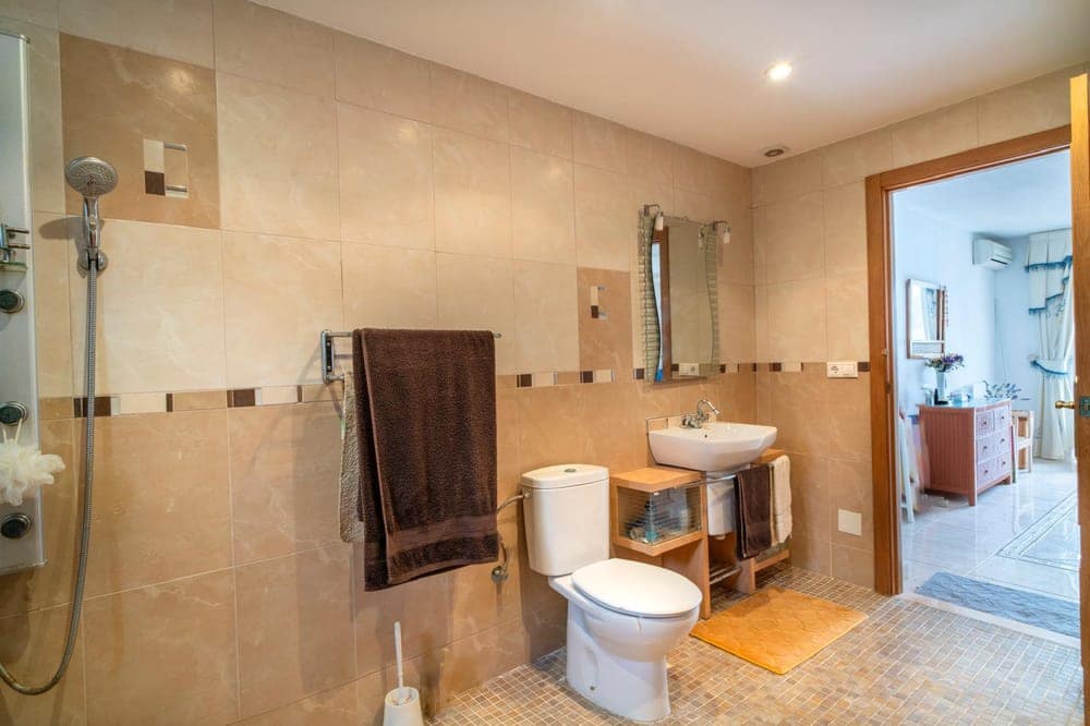 4 soveværelse Villa til salg i Villamartin med swimmingpool garage - € 650.000 (Ref: 9599982)