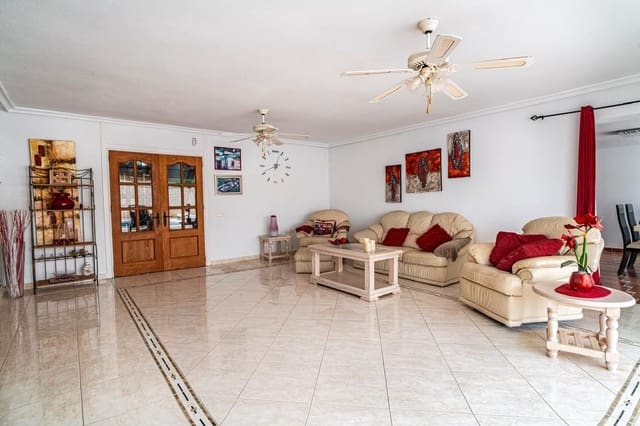 4 camera da letto Villa in vendita in Villamartin, Orihuela con piscina garage - 650.000 € (Rif: 9599982)