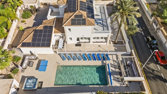 6 sovrum Villa till salu i La Zenia, Orihuela med pool garage - 1 600 000 € (Ref: 9601422)