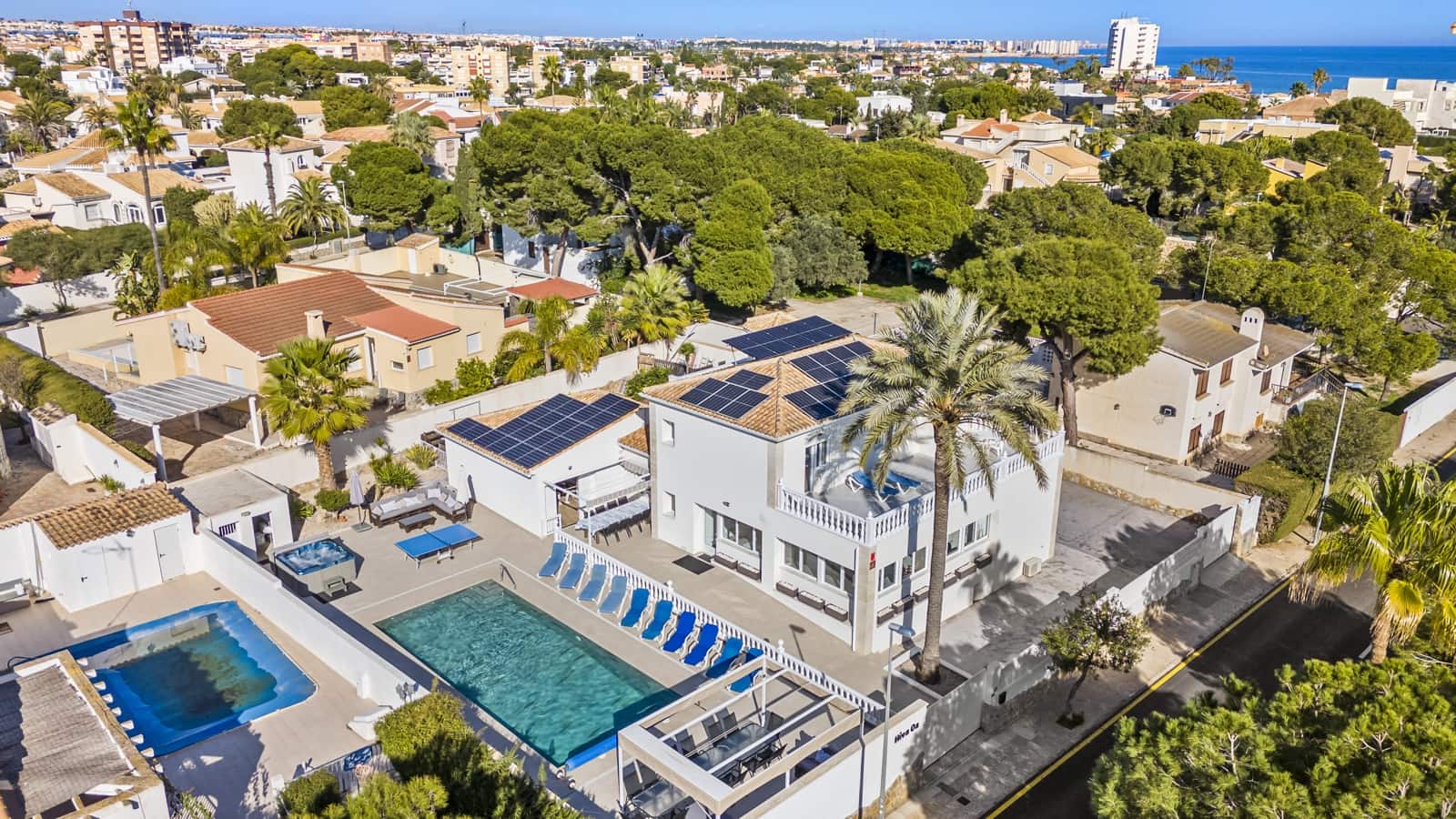 6 sovrum Villa till salu i La Zenia med pool garage - 1 600 000 € (Ref: 9601422)