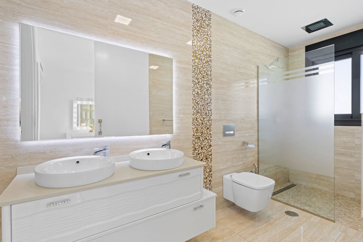 5 bedroom Villa for sale in San Miguel de Salinas with pool garage - € 849,000 (Ref: 9601423)