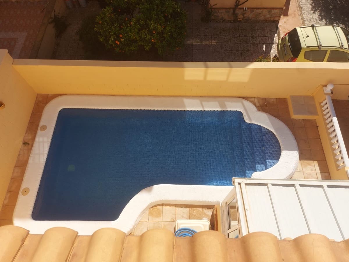 3 soveværelse Byhus til salg i Ciudad Quesada med swimmingpool - € 289.000 (Ref: 9602305)