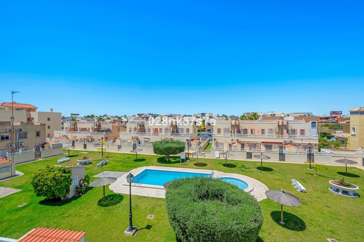 3 bedroom Townhouse for sale in La Zenia with pool garage - € 299,000 (Ref: 9602489)