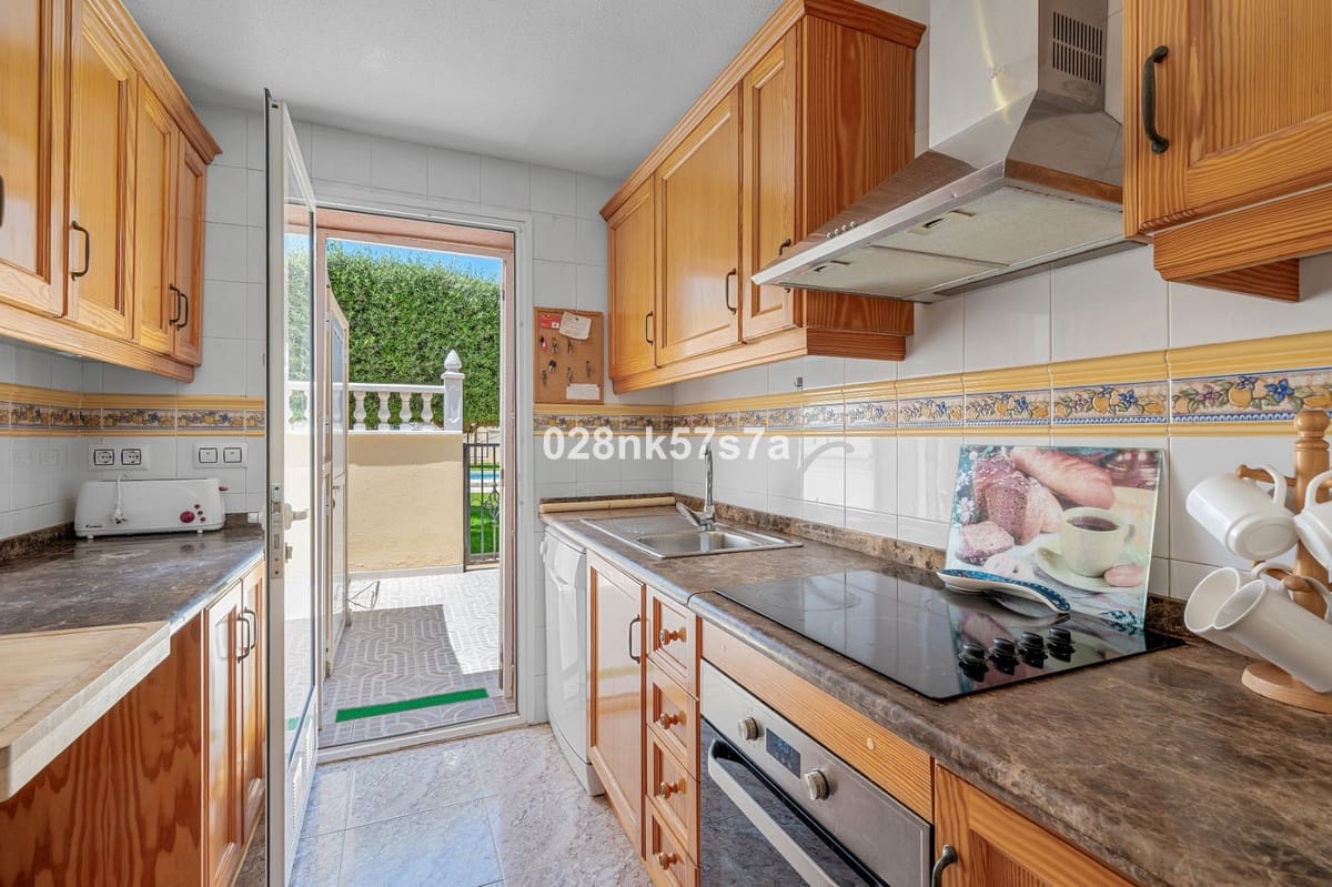 3 bedroom Townhouse for sale in La Zenia with pool garage - € 299,000 (Ref: 9602489)