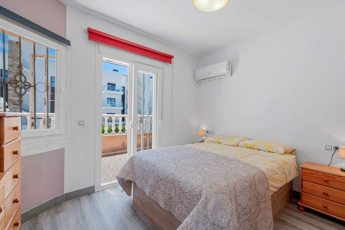 3 soveværelse Byhus til salg i La Zenia med swimmingpool garage - € 299.000 (Ref: 9602489)