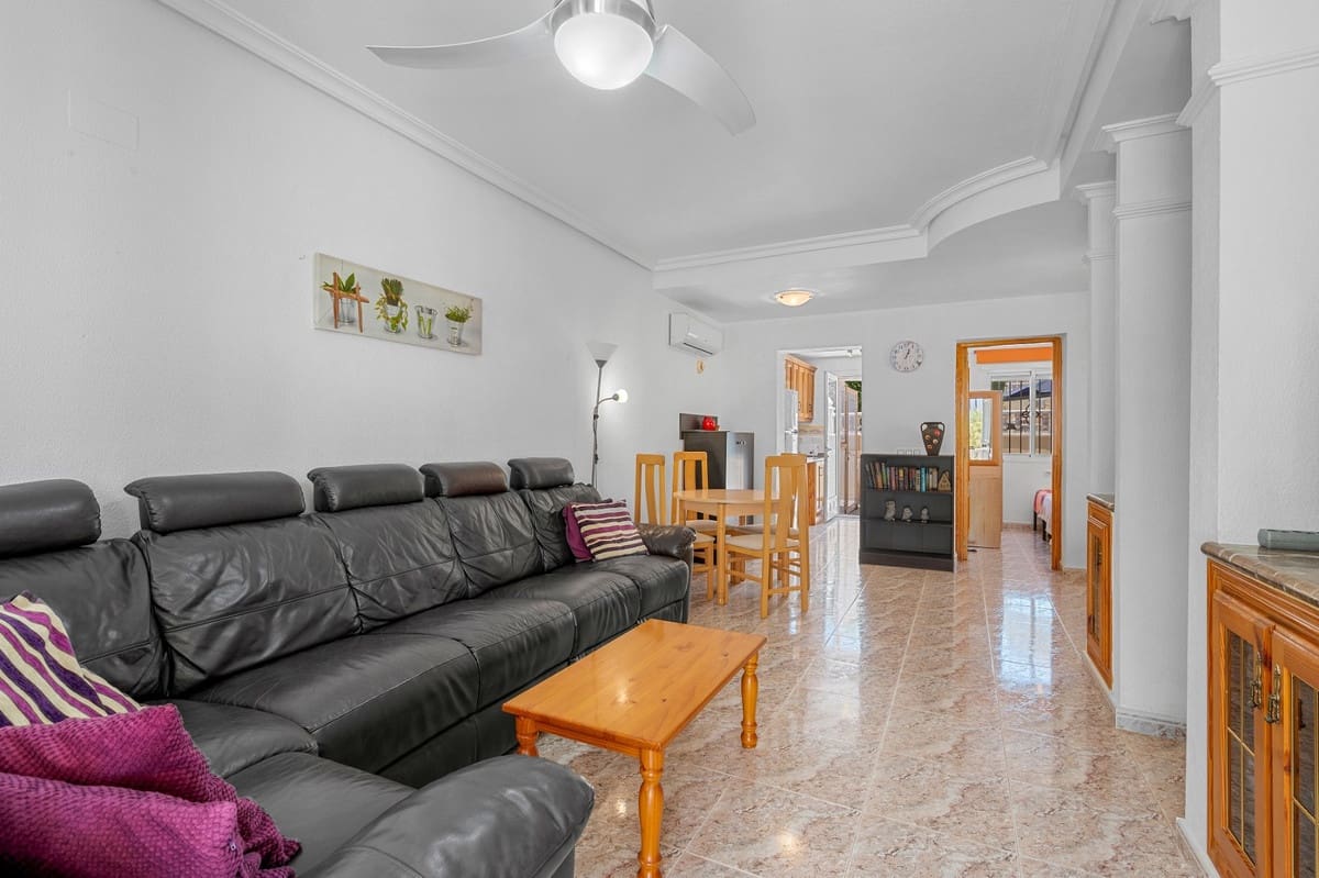 3 soveværelse Byhus til salg i La Zenia med swimmingpool garage - € 299.000 (Ref: 9602489)