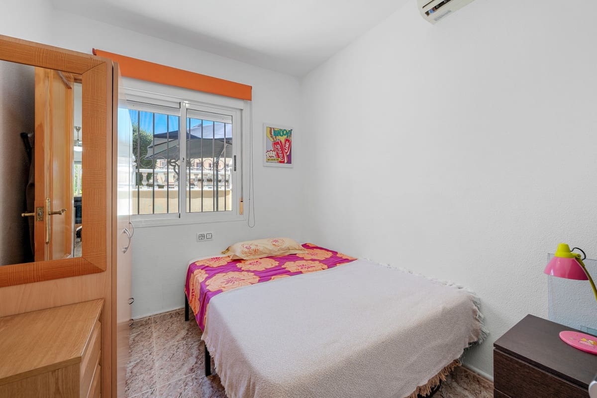3 soveværelse Byhus til salg i La Zenia med swimmingpool garage - € 299.000 (Ref: 9602489)