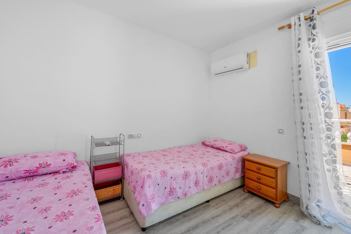 3 soveværelse Byhus til salg i La Zenia med swimmingpool garage - € 299.000 (Ref: 9602489)