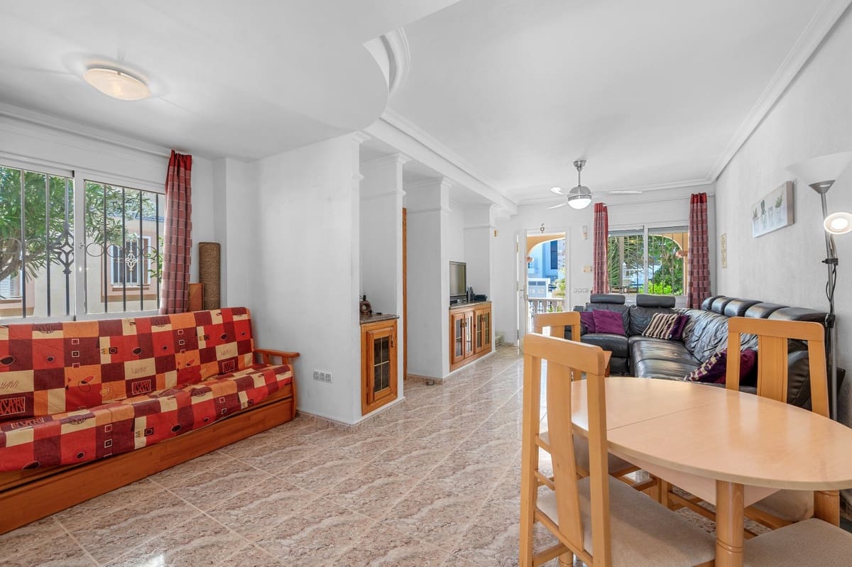 3 soveværelse Byhus til salg i La Zenia med swimmingpool garage - € 299.000 (Ref: 9602489)