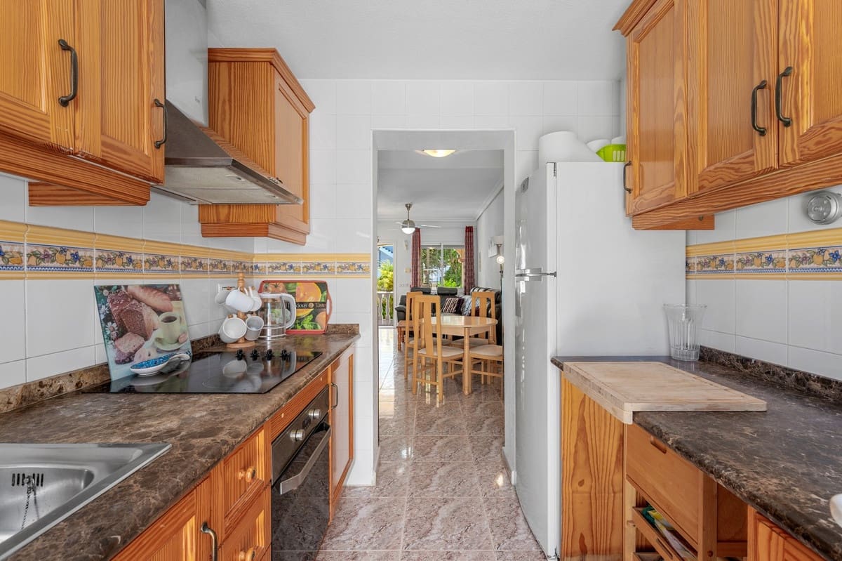 3 soveværelse Byhus til salg i La Zenia med swimmingpool garage - € 299.000 (Ref: 9602489)