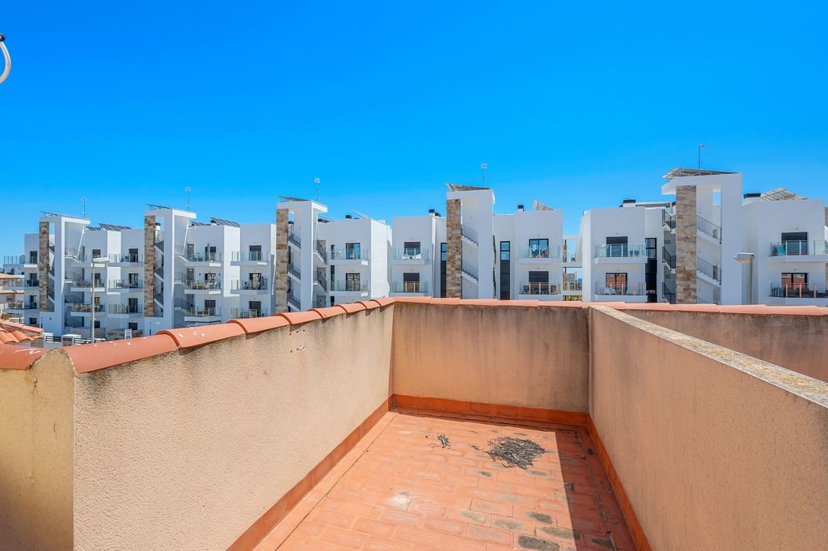 3 soveværelse Byhus til salg i La Zenia med swimmingpool garage - € 299.000 (Ref: 9602489)