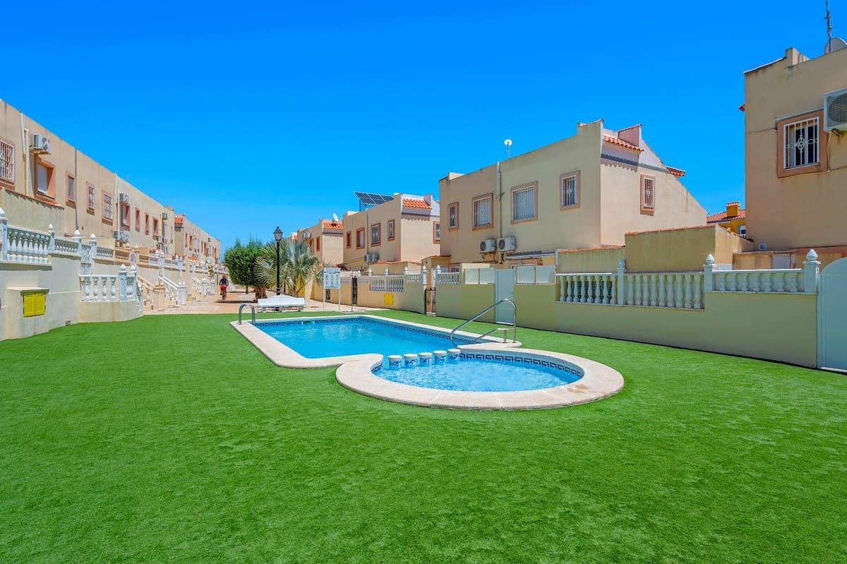 3 soveværelse Byhus til salg i La Zenia med swimmingpool garage - € 299.000 (Ref: 9602489)