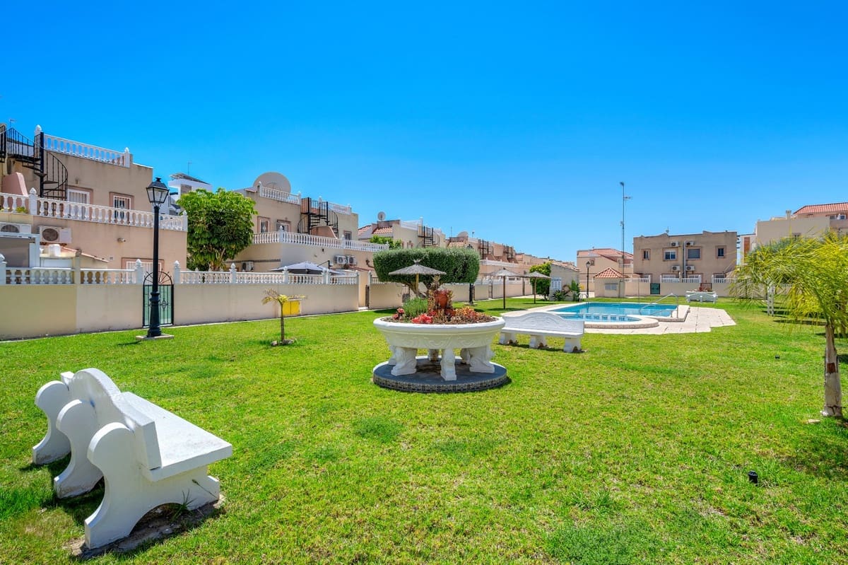 3 soveværelse Byhus til salg i La Zenia med swimmingpool garage - € 299.000 (Ref: 9602489)