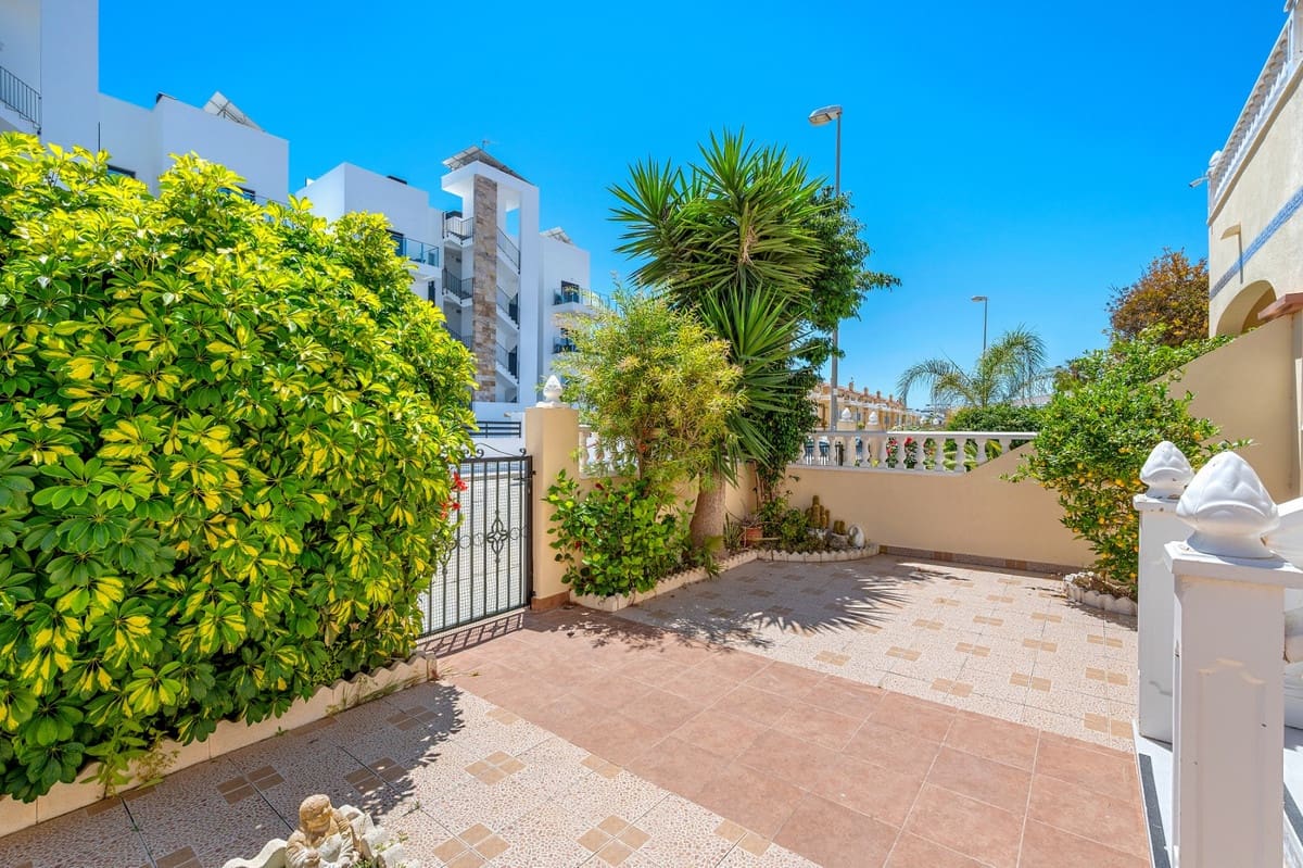 3 soveværelse Byhus til salg i La Zenia med swimmingpool garage - € 299.000 (Ref: 9602489)