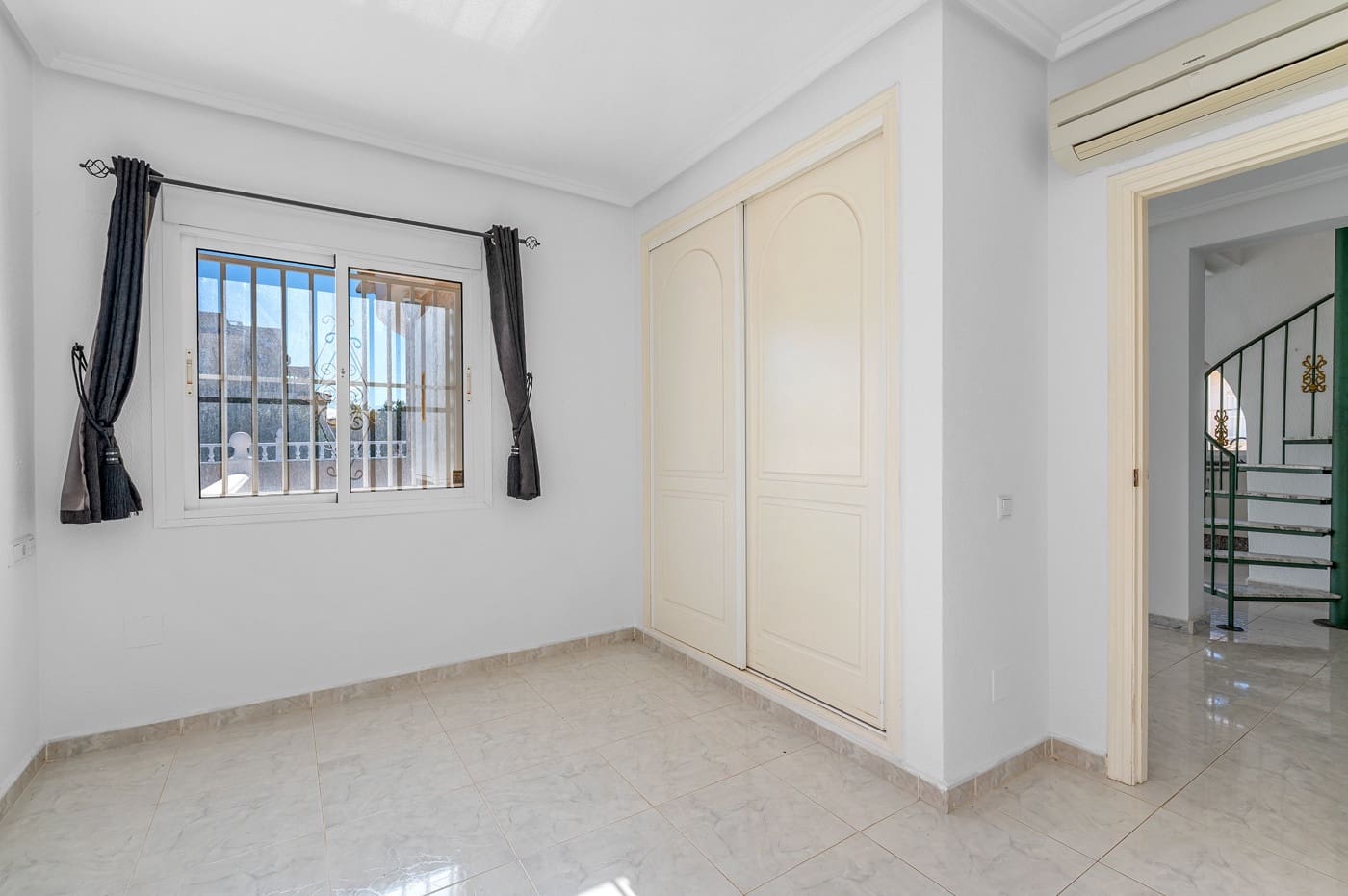 Chalet de 4 habitaciones en Ciudad Quesada en venta con piscina - 375.000 € (Ref: 9603411)
