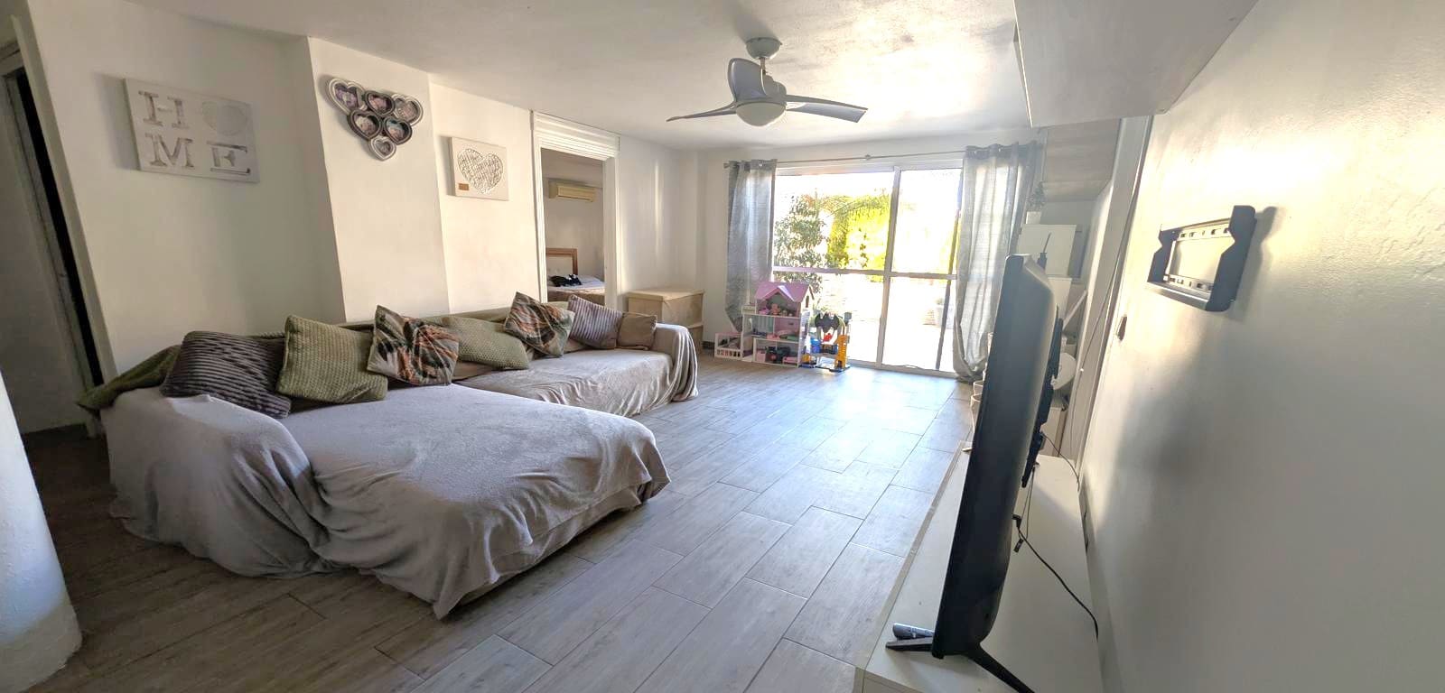 4 bedroom Villa for sale in La Zenia with pool - € 399,000 (Ref: 9603414)