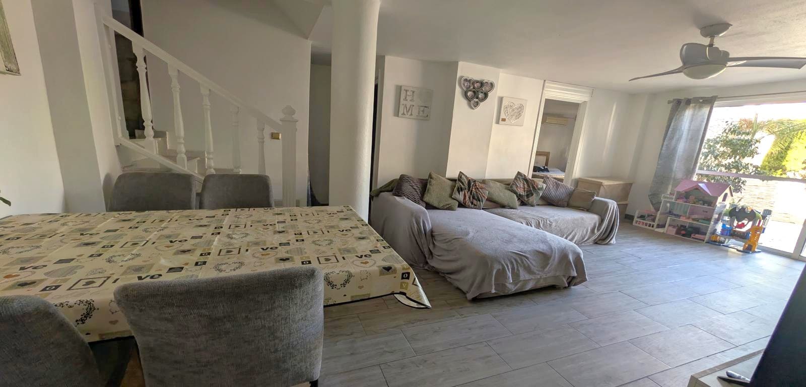 4 bedroom Villa for sale in La Zenia with pool - € 399,000 (Ref: 9603414)