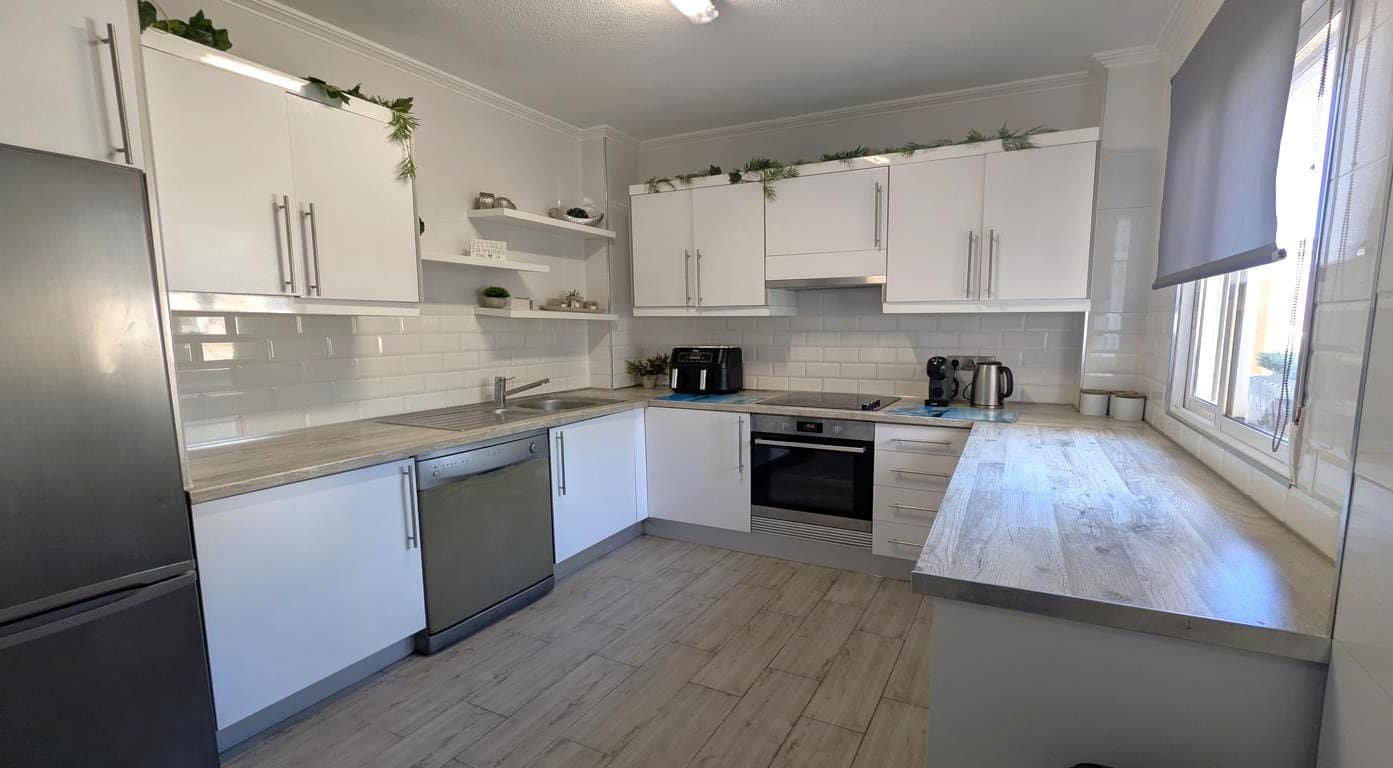 4 bedroom Villa for sale in La Zenia with pool - € 399,000 (Ref: 9603414)