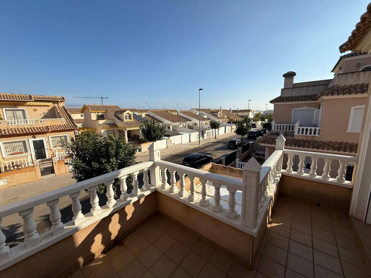Chalet de 2 habitaciones en Torre de la Horadada en venta con piscina garaje - 254.900 € (Ref: 9607031)