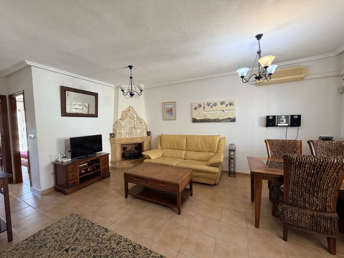 2 makuuhuone Omakotitalo myytävänä paikassa Villamartin mukana uima-altaan 
autotalli - 159 000 € (Ref: 9607032)