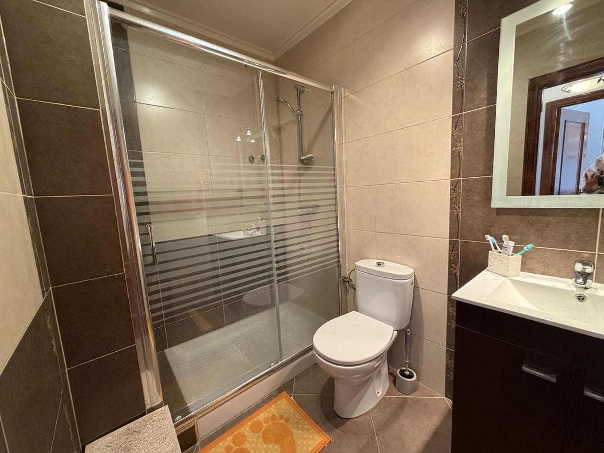 2 makuuhuone Omakotitalo myytävänä paikassa Villamartin mukana uima-altaan 
autotalli - 159 000 € (Ref: 9607032)