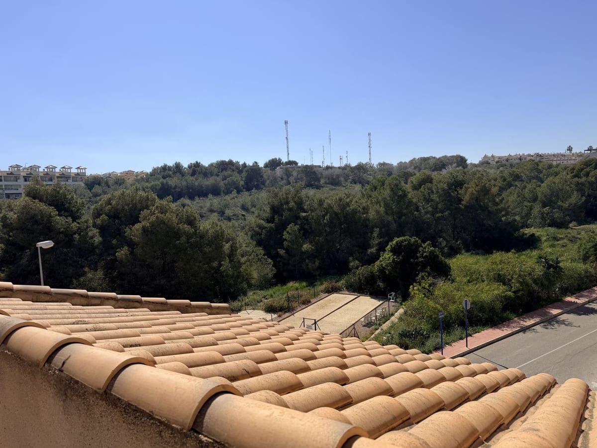 2 makuuhuone Omakotitalo myytävänä paikassa Villamartin mukana uima-altaan 
autotalli - 159 000 € (Ref: 9607032)