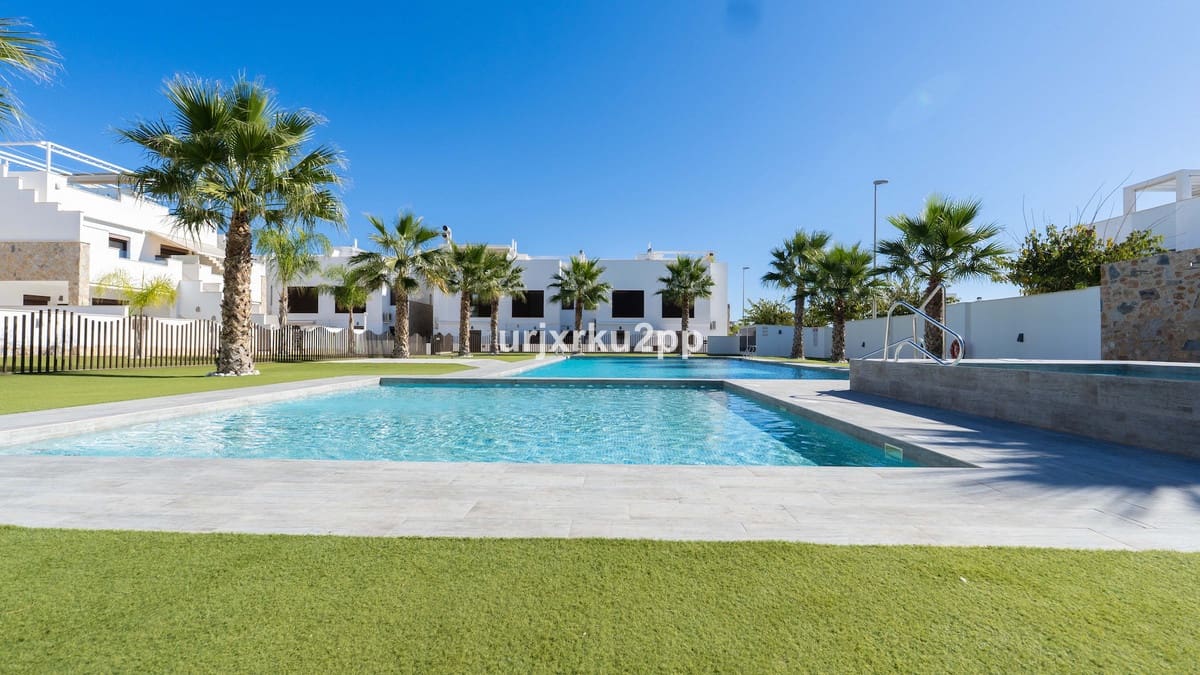 3 bedroom Penthouse for sale in Torre de la Horadada with pool garage - € 399,000 (Ref: 9607034)