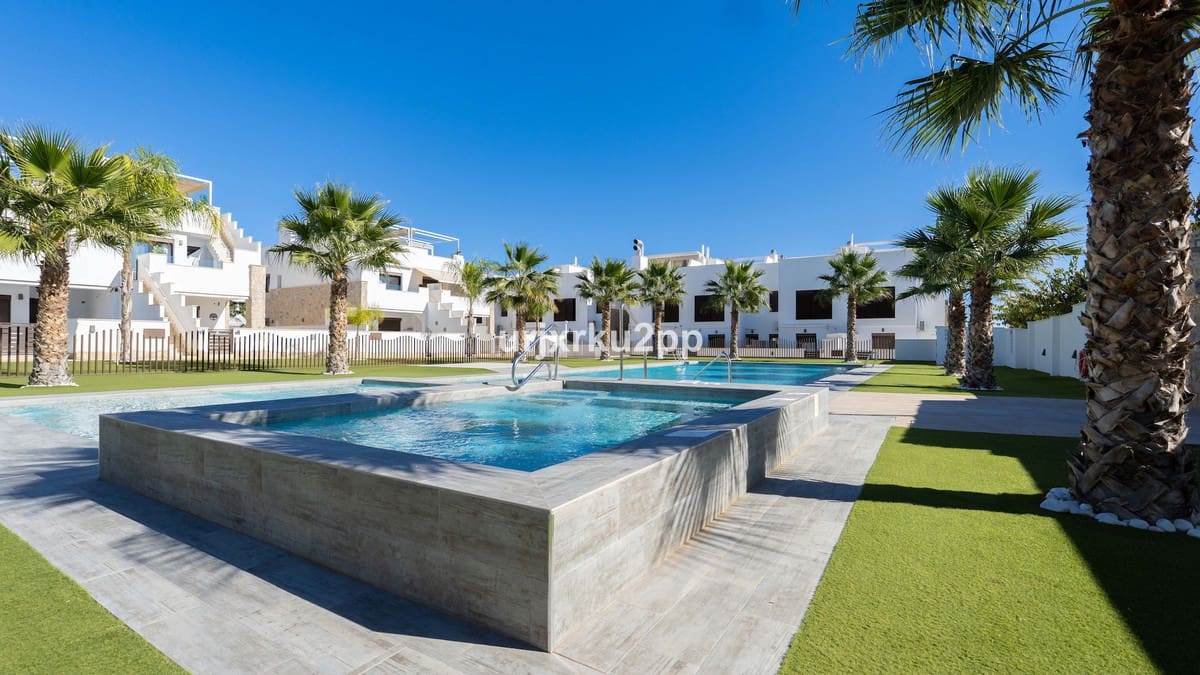 3 bedroom Penthouse for sale in Torre de la Horadada with pool garage - € 399,000 (Ref: 9607034)