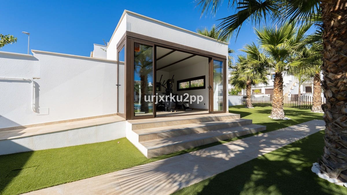 3 bedroom Penthouse for sale in Torre de la Horadada with pool garage - € 399,000 (Ref: 9607034)