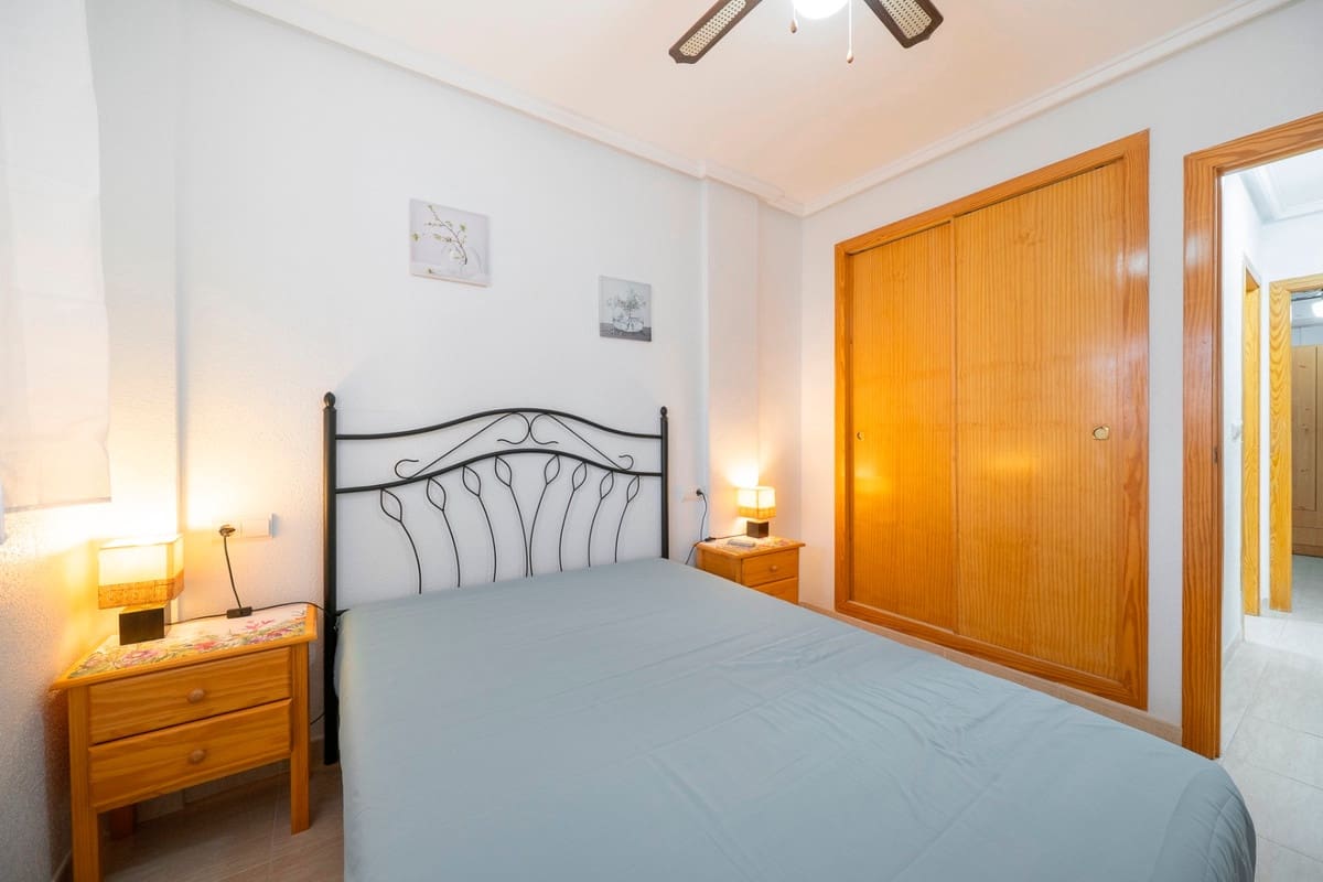 2 soveværelse Byhus til salg i Ciudad Quesada med swimmingpool - € 179.000 (Ref: 9607038)