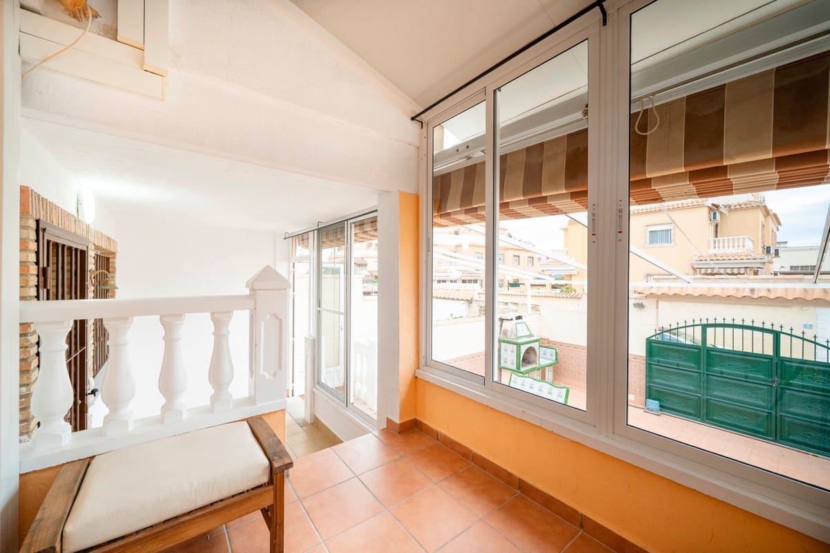 2 soveværelse Byhus til salg i Ciudad Quesada med swimmingpool - € 179.000 (Ref: 9607038)