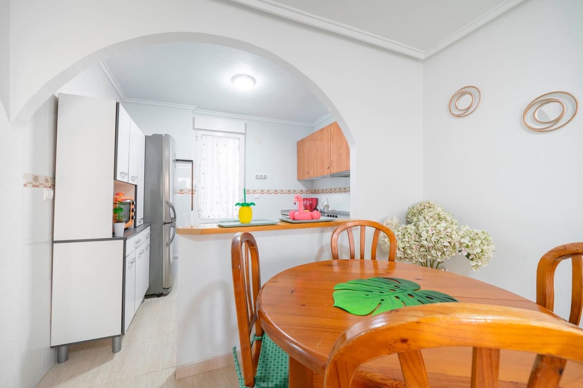 2 soveværelse Byhus til salg i Ciudad Quesada med swimmingpool - € 179.000 (Ref: 9607038)