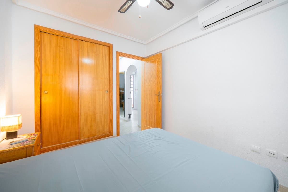 2 soveværelse Byhus til salg i Ciudad Quesada med swimmingpool - € 179.000 (Ref: 9607038)