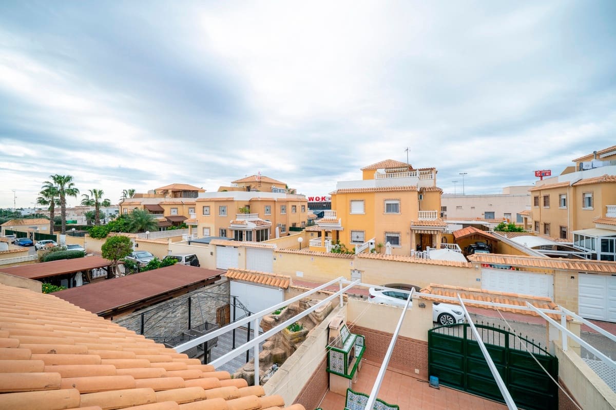 2 soveværelse Byhus til salg i Ciudad Quesada med swimmingpool - € 179.000 (Ref: 9607038)