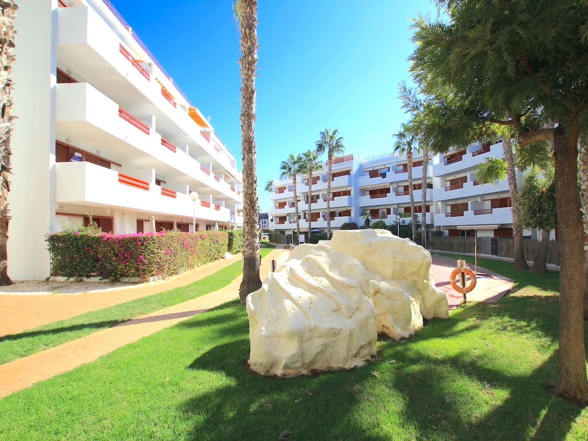 2 bedroom Apartment for sale in Playa Flamenca with pool garage - € 169,950 (Ref: 9607046)