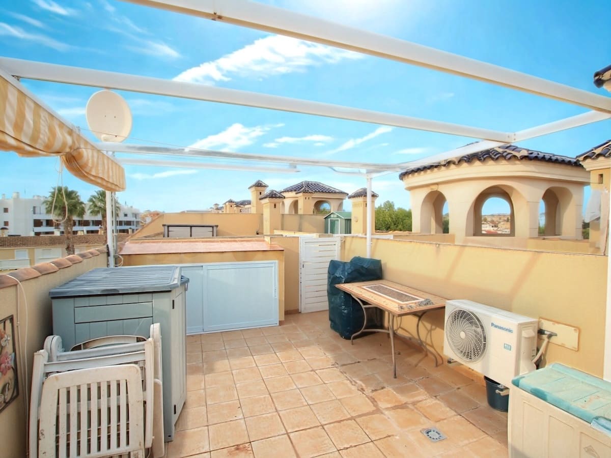 2 bedroom Penthouse for sale in Cabo Roig with pool - € 169,950 (Ref: 9607047)