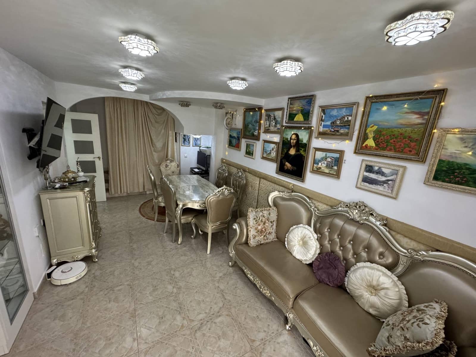 4 bedroom Villa for sale in Villamartin with pool - € 212,000 (Ref: 9610588)