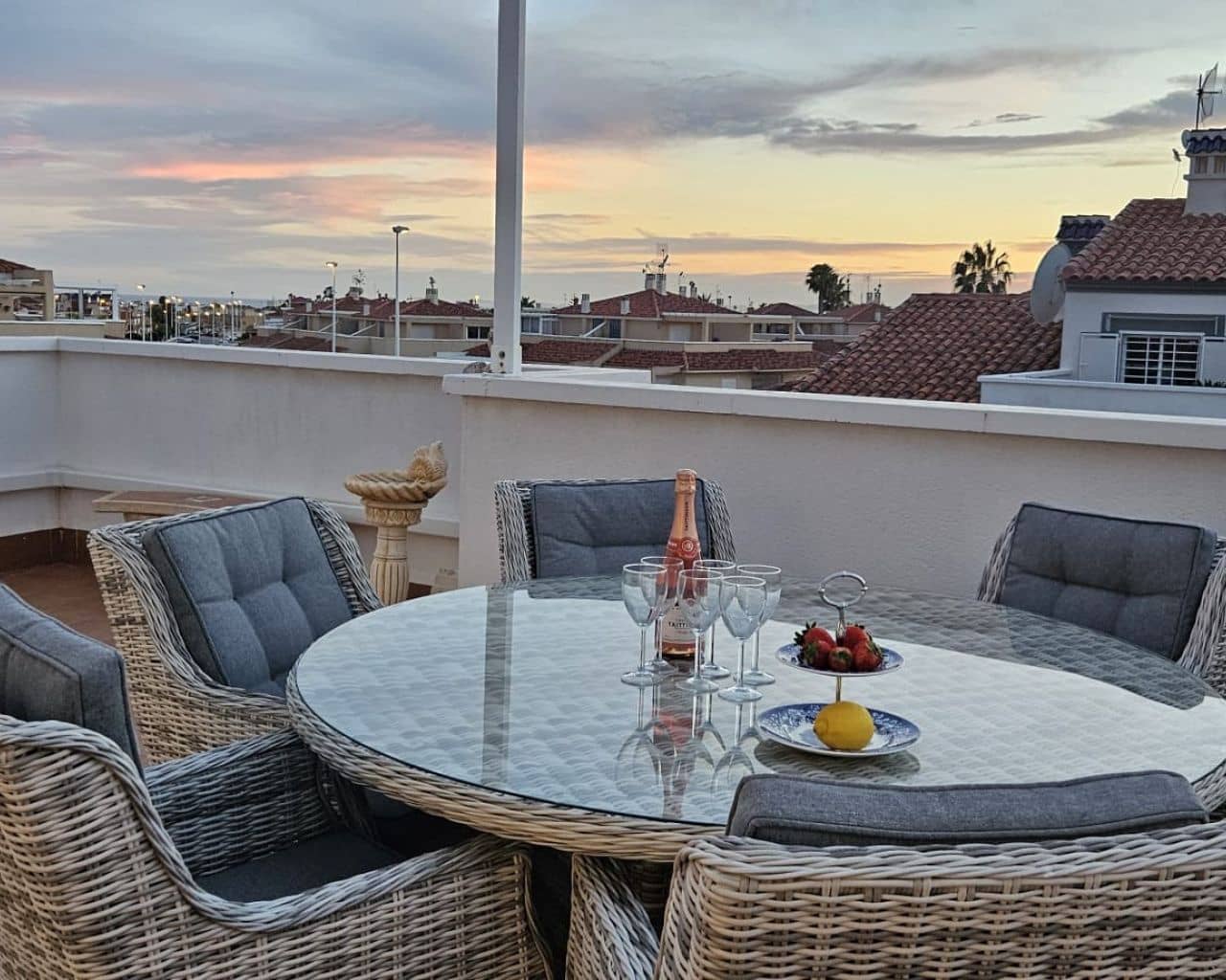 3 slaapkamer Penthouse te koop in Playa Flamenca met zwembad - € 230.000 (Ref: 9618853)