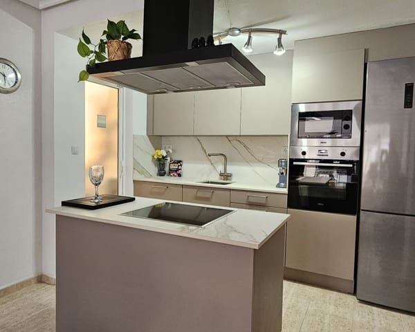 3 slaapkamer Penthouse te koop in Playa Flamenca, Orihuela met zwembad - € 230.000 (Ref: 9618853)