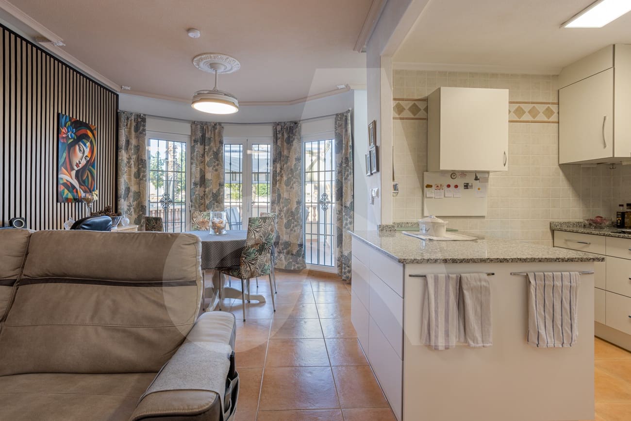 3 chambre Villa/Maison à vendre à El Raso avec piscine - 255 000 € (Ref: 9638089)