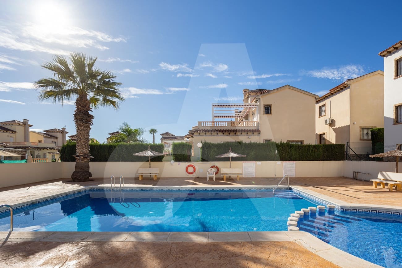 3 chambre Villa/Maison à vendre à El Raso avec piscine - 255 000 € (Ref: 9638089)