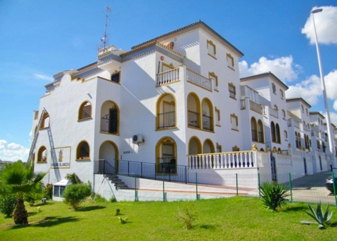 2 soveværelse Lejlighed til salg i La Zenia med swimmingpool - € 190.000 (Ref: 9639932)