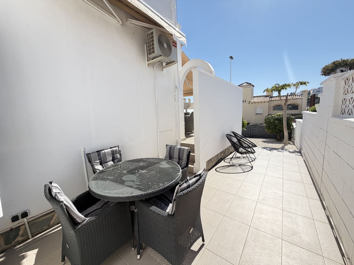 3 soveværelse Villa til salg i Villamartin med swimmingpool - € 389.000 (Ref: 9639933)