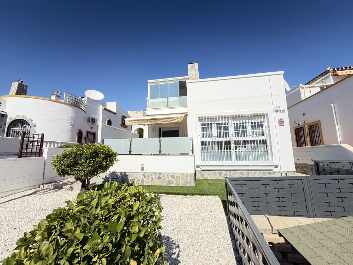 3 soveværelse Villa til salg i Villamartin med swimmingpool - € 389.000 (Ref: 9639933)