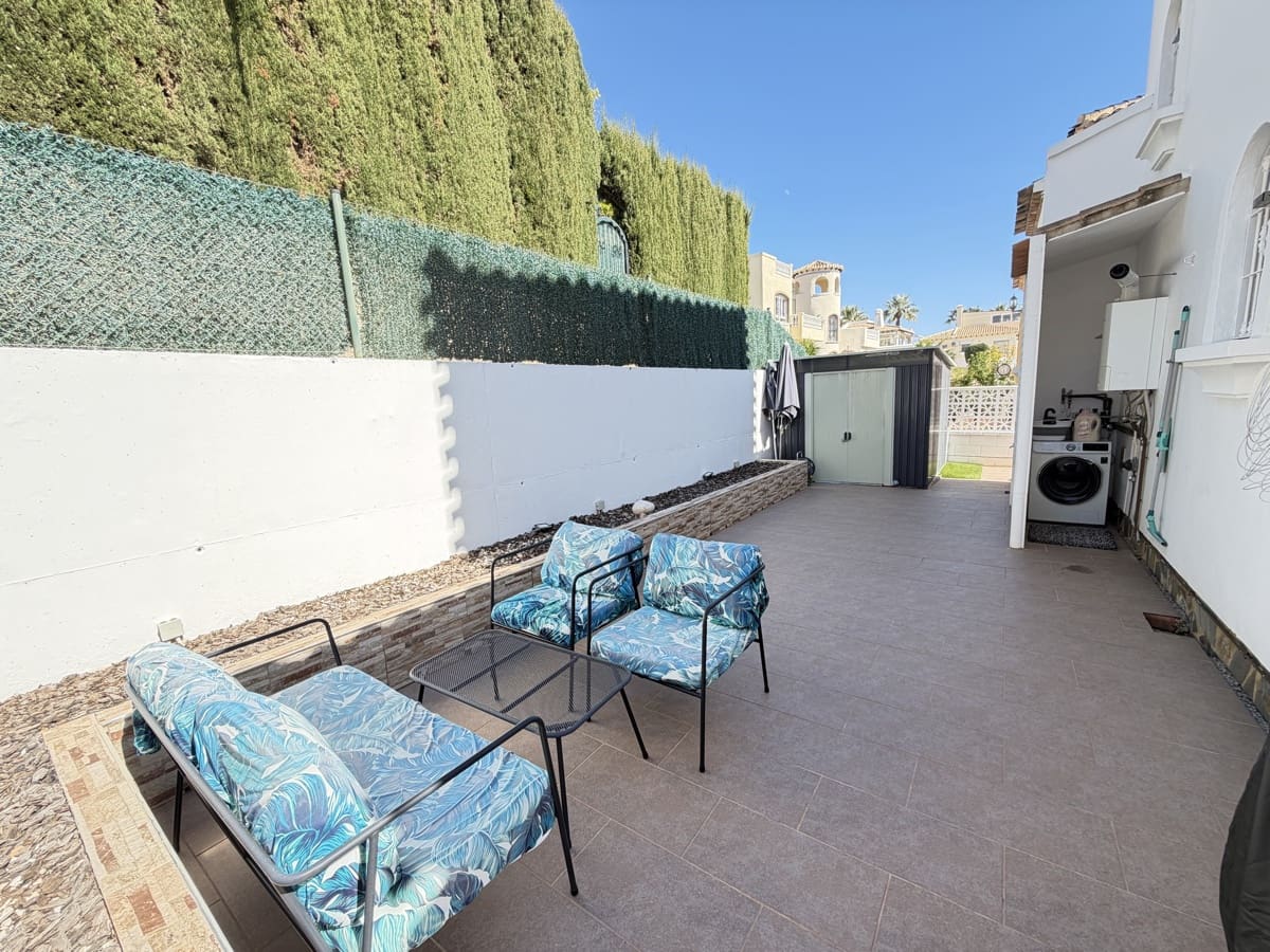 3 soveværelse Villa til salg i Villamartin med swimmingpool - € 389.000 (Ref: 9639933)