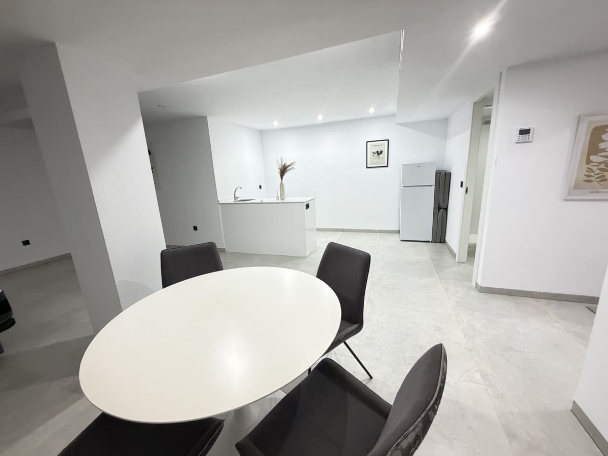 Chalet de 4 habitaciones en Villamartin en venta con piscina - 595.000 € (Ref: 9639934)