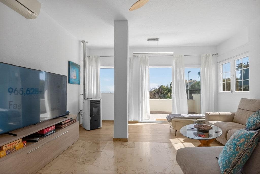 4 chambre Villa/Maison à vendre à Villamartin avec piscine garage - 499 000 € (Ref: 9639935)