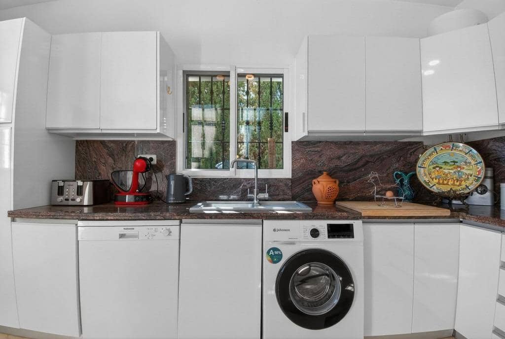 4 chambre Villa/Maison à vendre à Villamartin avec piscine garage - 499 000 € (Ref: 9639935)