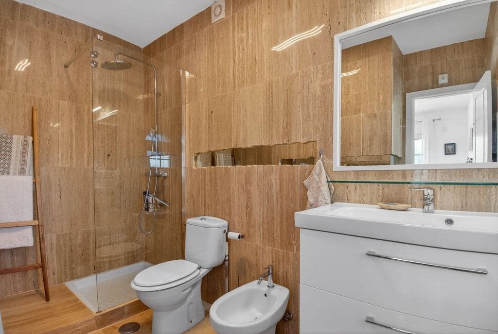 4 chambre Villa/Maison à vendre à Villamartin avec piscine garage - 499 000 € (Ref: 9639935)