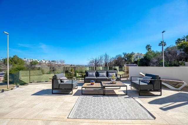 Chalet de 4 habitaciones en Villamartin, Orihuela en venta con piscina garaje - 499.000 € (Ref: 9639935)